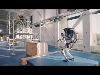 ⚡️Boston Dynamics показала на видео, как её двуногий робот Atlas работает на импровизированной стройке