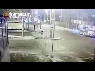 Петербуржец попал под автобус и не пострадал
