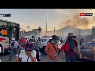 ⚡️⚡️⚡️ Перуанская полиция применяет слезоточивый газ в Лиме.