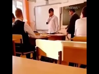 В Усть-Лабинске учитель выпорол двух пацанов ремнем во время перемены.
