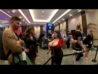 Demora Avarice: Sexy at a convention !