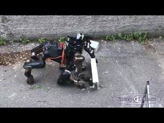 Centauro - робот-кентавр для спасения людей

Centauro был создан на базе более раннего робота-прототипа Momaro.