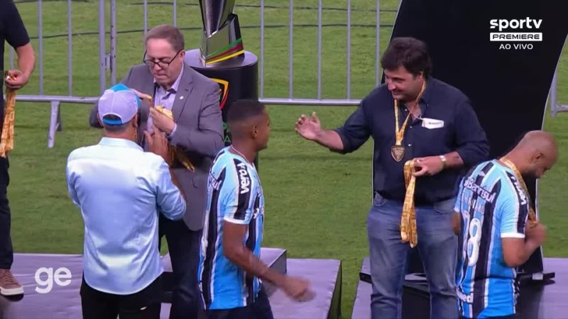 ge - GRÊMIO RECEBE A TAÇA DA RECOPA GAÚCHA 2023 |  | sportv