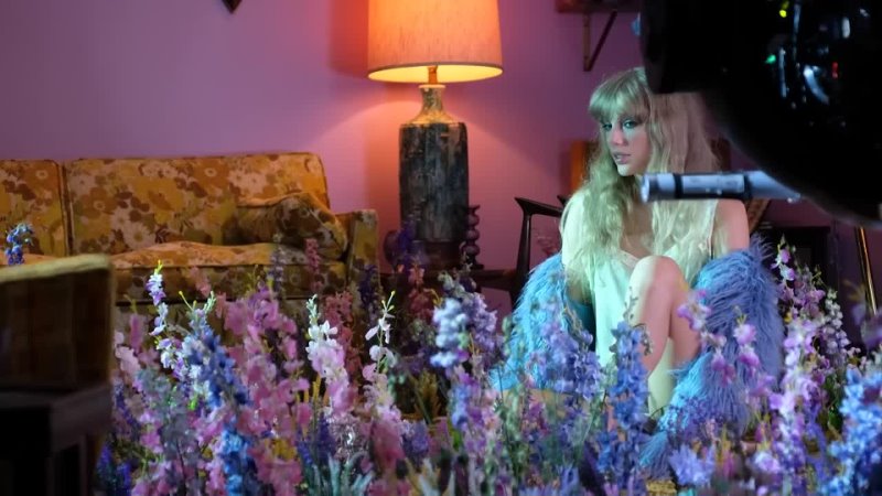 Taylor Swift Lavender Haze ( Behind The