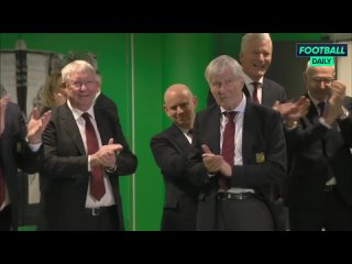 Sir Alex Ferguson waiting to congratulate Erik ten Hag in the tunnel ️