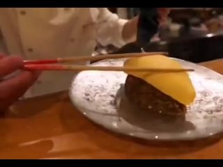 Японский шеф-повар готовит Омурайсу, самый сложный в приготовлении омлет в мире!