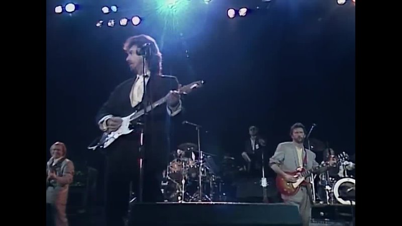George Harrison, Ringo Starr, Eric Clapton, Elton John, Phil Collins, Ray Cooper, Jeff Lynne While My Guitar