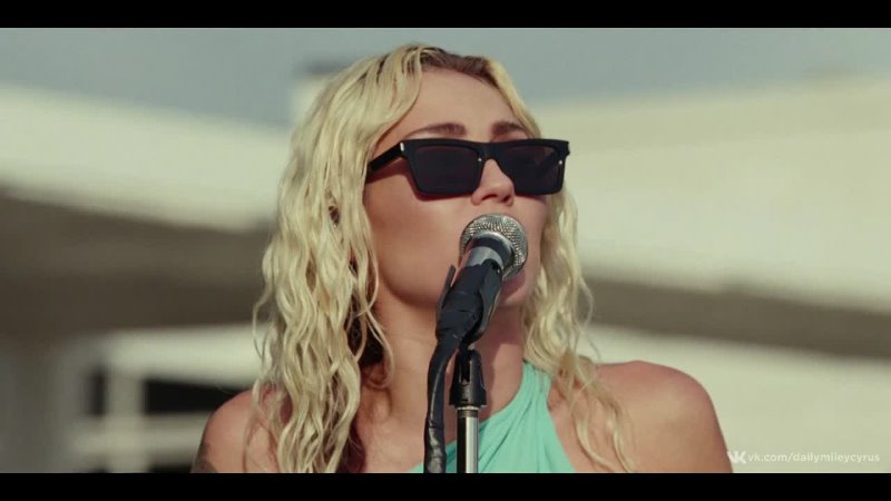 Miley Cyrus Thousand Miles ( Live at Backyard Sessions