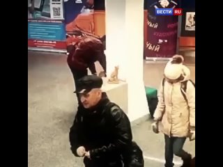 “Ценитель искусства“ украл статуэтку у юного скульптора в Москве