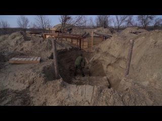 🇷🇺 Военные РФ усиливают фортификационные сооружения на левом берегу Днепра в Херсонской области
