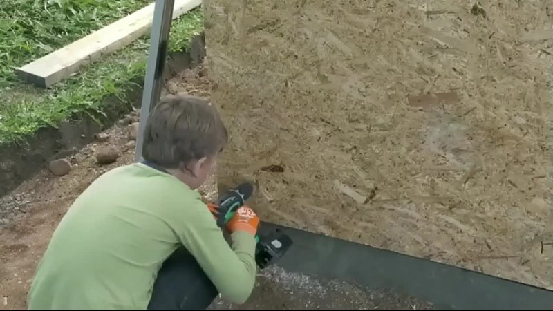 10-ти летний мальчик построил себе коттедж