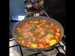 ☀КУЛИНАРНЫЕ ВКУСНОСТИ. Курοчка с картοшкοй в сοусе