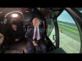 Sputnik Mundo, Rusia 🇷🇺; presidente de Rusia, Vladímir Putin, durante su visita a la fábrica de aeronaves en Ulán-Udé