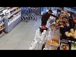 Севастополец украл продукты из супермаркета
