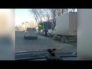 Екатеринбуржец посадил за руль 5-летнего ребёнка, и тот чуть не устроил ДТП 1