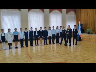 Церемония поднятия Государственного флага Российской Федерации в нашей школе.mp4