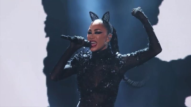 Nicole Scherzinger Holding Out For A Hero by Bonnie Tyler THE MASKED