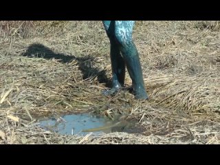 Blue leggings fully in mud