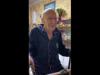 97-летний дедушка Марины Африкантовой восстанавливается после реанимации / гнездо пересмешника