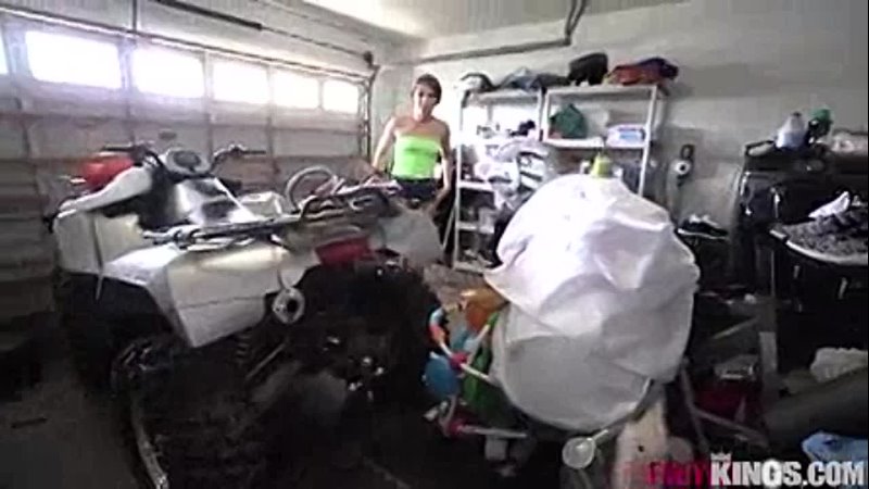 Natural Teen Gets Fucked in Garage by Big Dick Step Bro порно