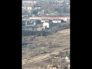 ВСУ взорвали железнодорожный мост в Артёмовске.