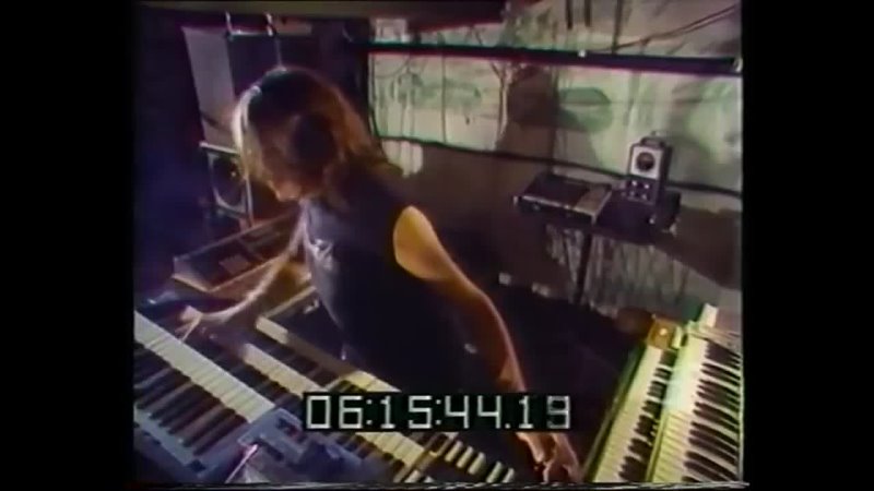 Deep Purple - Under The Gun ( promo clip 1984)