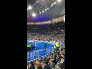 ❗️Зрители на стадионе «Стад де Франс» скандируют «Макрон, уходи!» во время матча между сборной Франции и сборной Нидерландов.