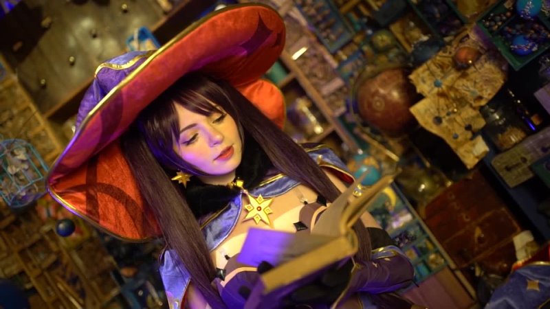 GENSHIN Mona Cosplay