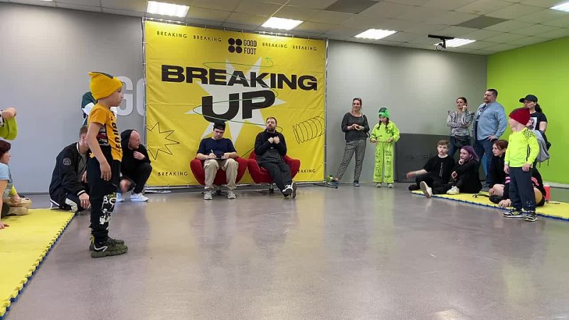 Live: BREAKING UP 2023