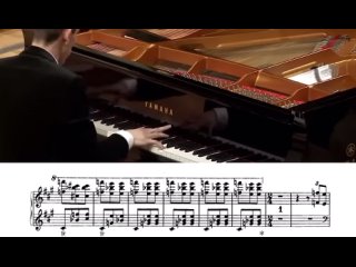 Пианист снимает напряжение после исполнения “адской партии” вальса “Мефисто“ Листа