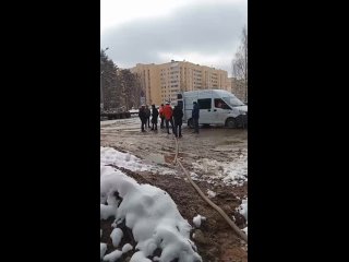 Водоканал сливает воду в парк