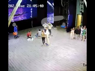 В Екатеринбурге 14-летний циркач рухнул с трехметровой высоты и упал прямо на голову

Во время отработки номера трос внезапно об