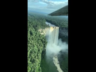Невероятно красивый водопад Кайетур