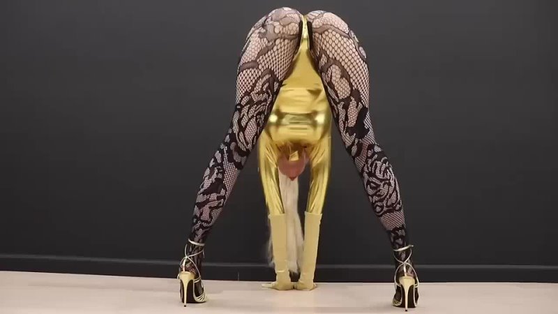 YOGA ART IN GOLDEN HEELS