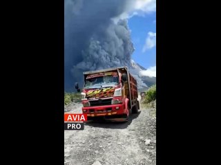 🇮🇩🌋Извержение вулкана Новый Мерапи в Центральной Яве, Индонезия.