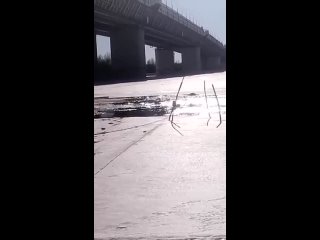 🔸В Омске спасатель вытащил мужчину, провалившегося под лёд 

🔹Инцидент случился в районе моста имени 60-летия Победы.