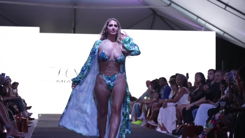 Patricia Pearl in Slow Motion ⧸ FLL Fashion Show 2022