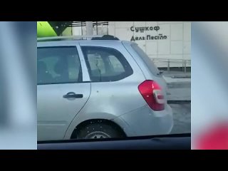 Екатеринбуржец посадил за руль 5-летнего ребёнка, и тот чуть не устроил ДТП 2