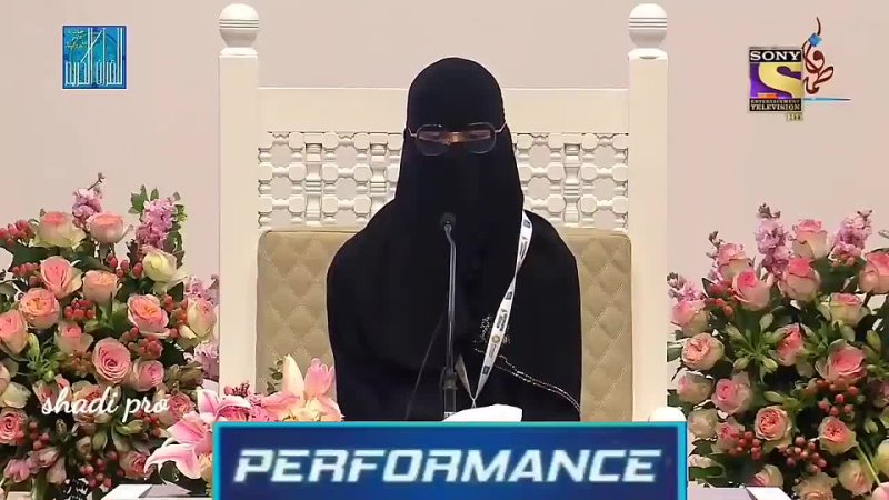A Muslim woman cries Salman Khan and the Indian jury during the recitation of the