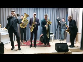 Квартирник M.A.D. BRASS BAND