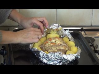 Праздничное мясо Гармошка с гарниром - рецепт запечённой в духовке свинины с сыр