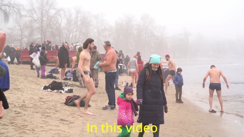 (20915) BEAUTIFUL WOMEN BATHING IN ICE WATER   SWIMMING WINTER   Epiphany bathing - YouTube