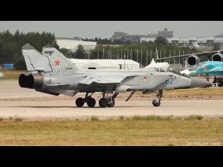 Молниеносный взлет МиГ-31БМ на форсаже..mp4