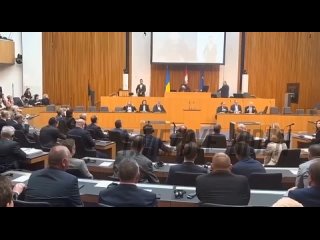 Депутаты в Австрии объявили бойкот Зеленскому и покинули зал заседаний, когда началась видеотрансляция с его обращением