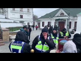 Наместнику Киево-Печерской Лавры митрополиту Павлу вручили подозрение (обвинение) по двум уголовным статьям.