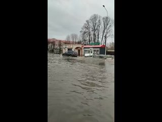 Затопление набережной в Кирове_ Видео Юлии Варламовой