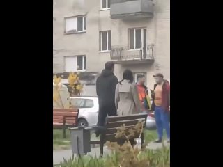 Подписчик прислал видео, где Папич гуляет с девушкой за ручку