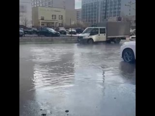 Кузнецовскую улицу затопило горячей водой | Поребрик Сити