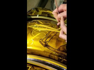 Waiting for final shots to make a full video. Collab feat. @elmagoartem & @chertanovoservice #moto #custompaint #brush #goldleaf