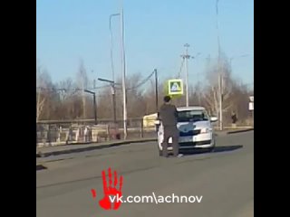 Весёлые старты устроил челябинец под наркотой в Тракторозаводском районе.